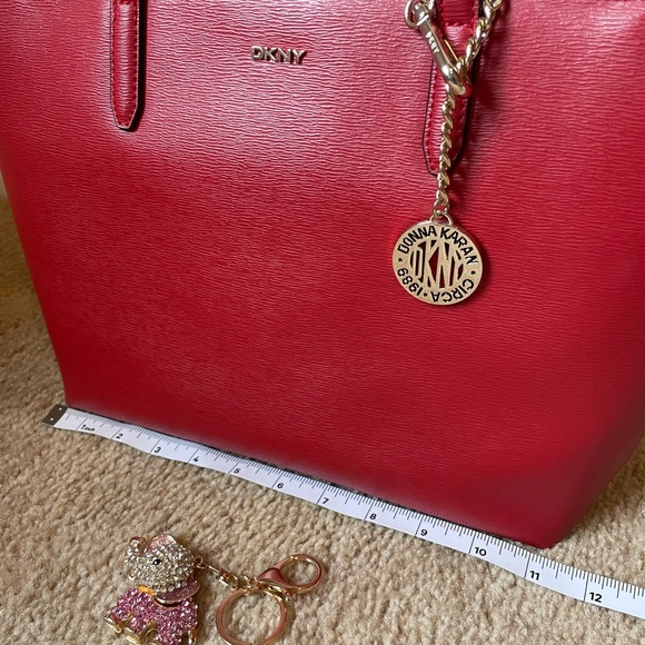 DKNY Bryant Red Zippered Tote Bag Like New - Picture 10 of 11